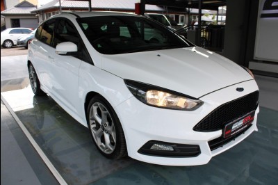 BUY FORD FOCUS 2018 2.0 ECOBOOST ST1, Motor Trader