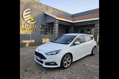 BUY FORD FOCUS 2016 2.0 GTDI ST1 (5DR), Motor Trader
